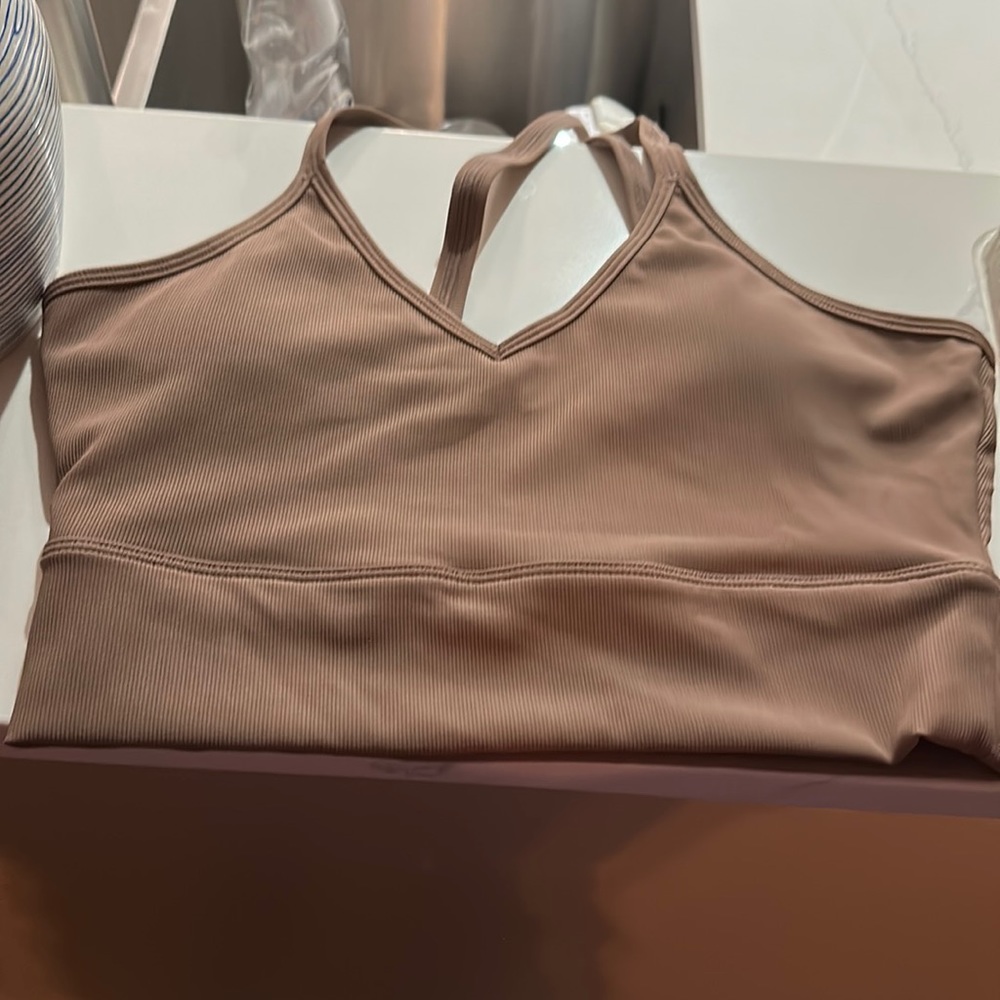 cute workout top!